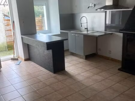 à louer maison dans le village