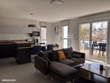 magnifique t3 traversant avec garage