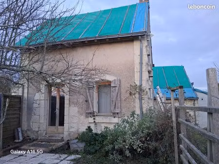 maison à rénover environ 75m2 . terrain 1200m2. 70 000