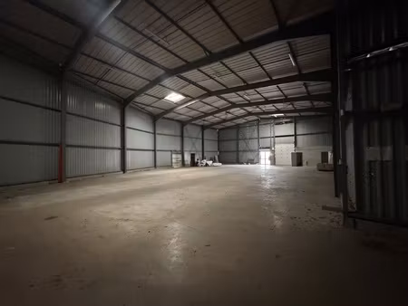 à vendre bâtiment de stockage avec quai de chargement ch