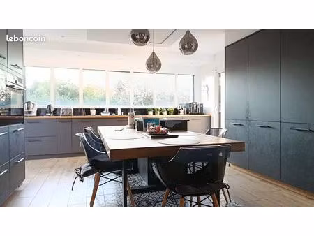 maison 7 pièces 203 m²