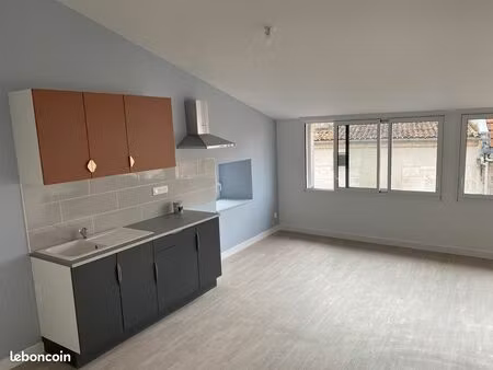 location t3 centre ville saintes