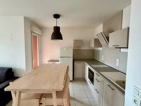appartement t2 meublé avec terrasse  garage et piscine – viry