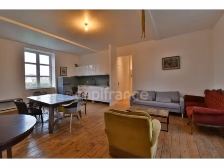 appartement  3 chambres  rénové à louer au bourg de ploëzal