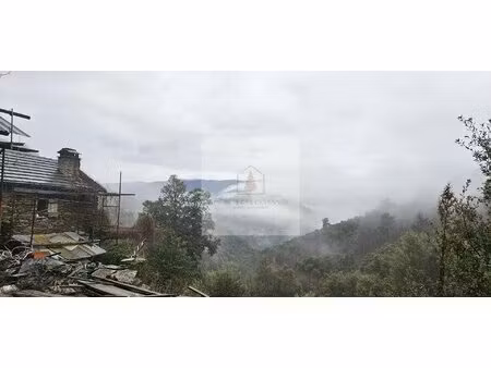 maison  terrain et vue