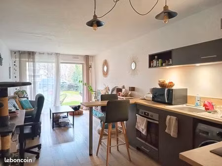 loue grand t1 meublé dans quartier calme et très agréable