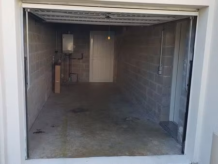 grand garage en location