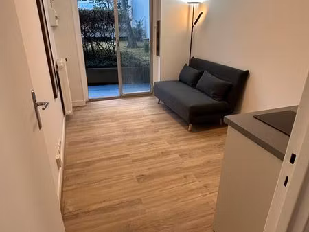 studio meublé entièrement refait à neuf au centre ville