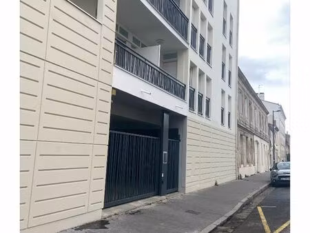 a louer place e parking couverte cours st louis