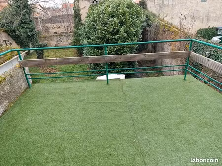 appartement à ennezat 54 m2 terrasse et cour jardin