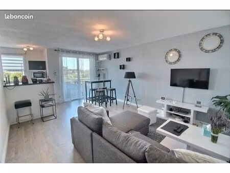 t2 meublé avec climatisation et terrasse