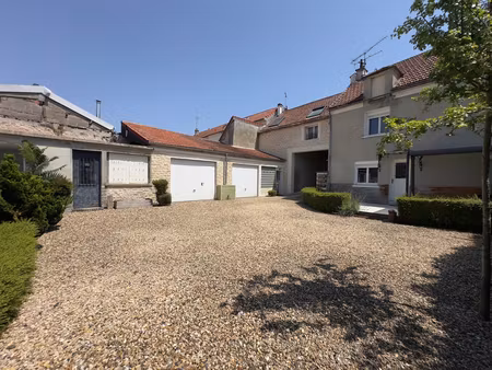 grand corps de ferme à fort potentiel sur terrain de 1311m2