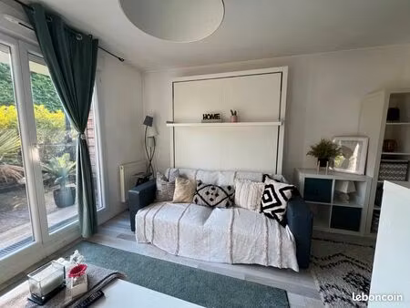 studio meublé - bail 1050 par mois