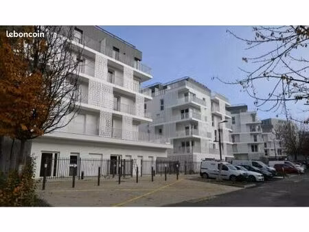 place de parking sécurisée sous-sol – 4 min rer a torcy – bip