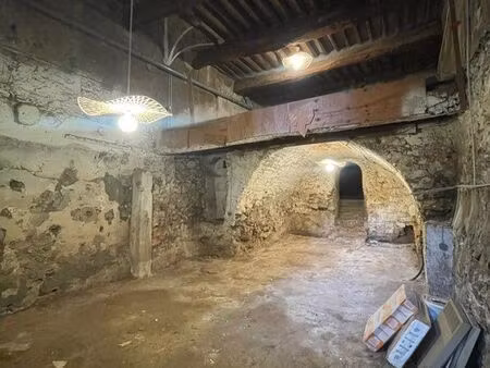 local commercial / atelier de caractère – 70 m² – centre village – pierres & voûtes – fort