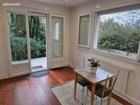 superbe f2 entièrement rénové terrasse fleurie