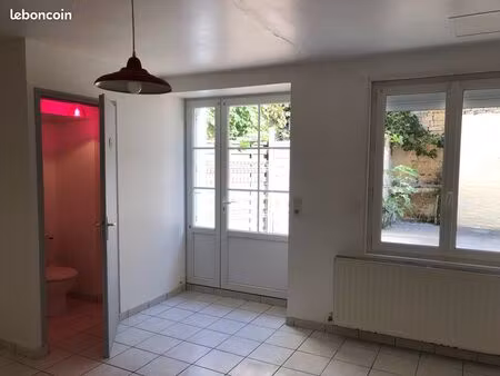 maison de ville rde chausse cuisine  wc’salon  salle à manger 1er étage loyer 650  3 chamb