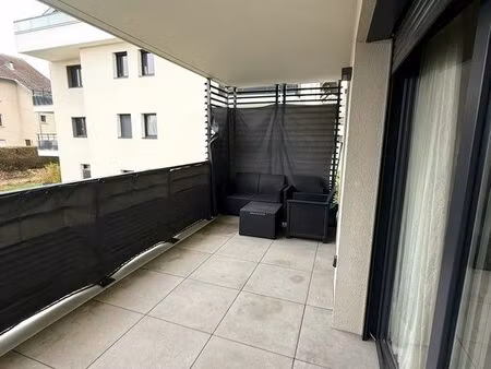 location t4 avec terrasse et parking