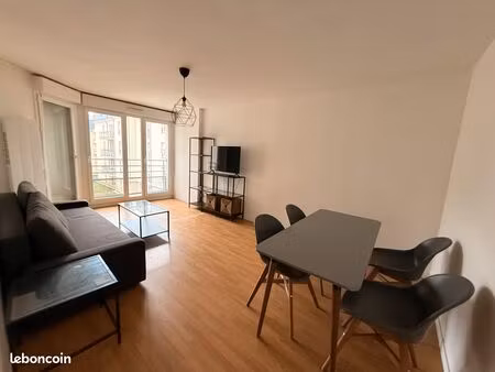 t2 lumineux rénové – 2 min gare – parking – 50 m²