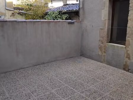 maison centre chef-boutonne avec cour intérieure