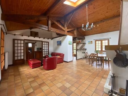 fargues-saint-hilaire – belle maison à moderniser sur grande parcelle arborée