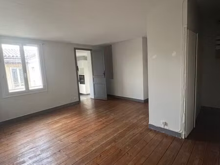 bx quinconces grand t2 calme  proche tramway