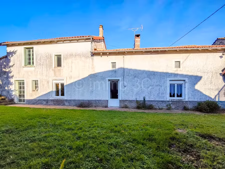 vente maison 4 pièces 105 m² à ruffec (16700)  103 550 €