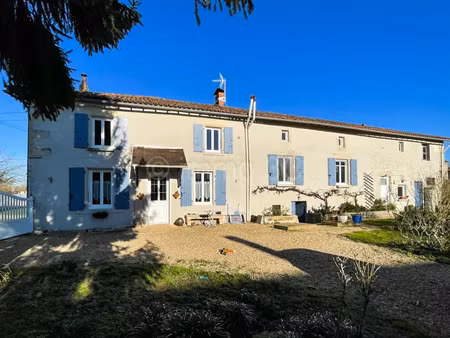 vente maison 7 pièces 215 m² à chef-boutonne (79110)  192 000 €