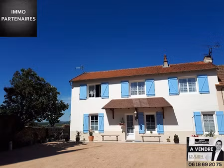 vente maison 6 pièces 139 m² à montmarault (03390)  193 000 €