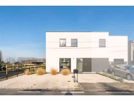 knappe nieuwbouwwoning met 3 slaapkamers en weidse zichten