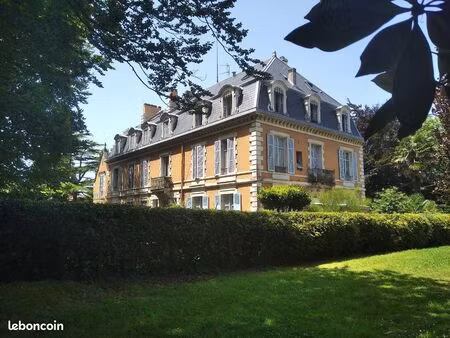 superbe t2 dans château