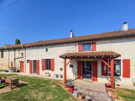 vente maison 8 pièces 223.8 m² à ruffec (16700)  199 500 €