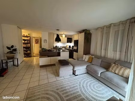 3 pièces la riche – cuisine équipée – box + cave – 890 cc – dispo 1er avril