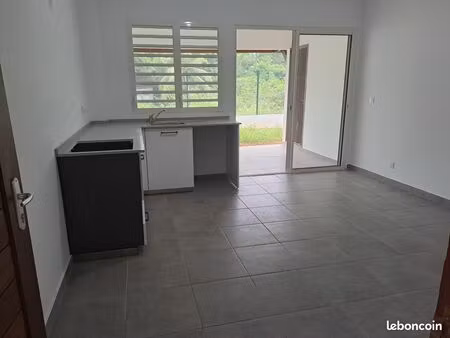 t2 neuf- 1er occupation-terrasse et jardinet-macouria