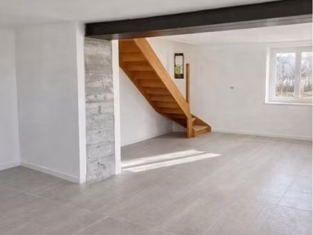 maison t4 à louer + hangar