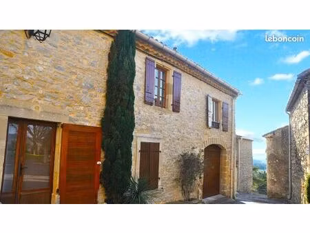 grande maison de village en pierre