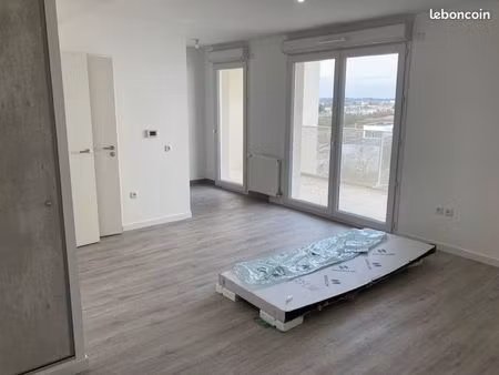 appartement 2 pièces 42 7 m² avec balcon