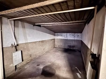 garage box fermé 13 m² – hyper centre saint-étienne