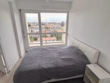 t2 meublé avec balcon et parking – vue dégagée – bordeaux caudéran