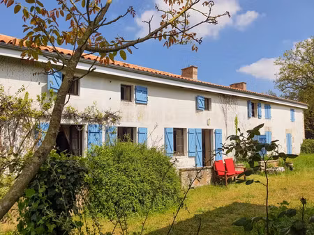 vente maison 8 pièces 206 m² à lezay (79120)  233 200 €