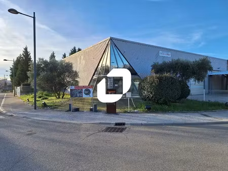 showroom/stockage et bureau