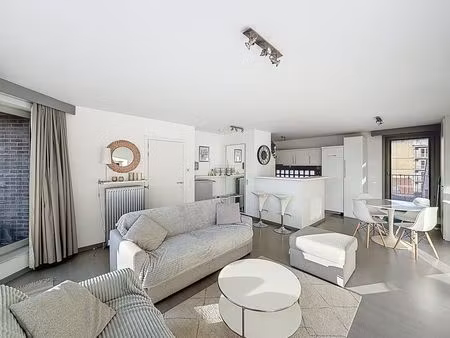 lichtrijke penthouse met twee terrassen op de elizabetlaan.