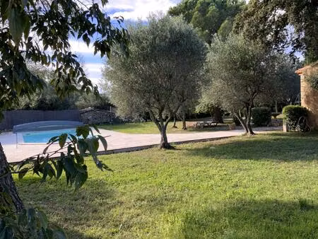 exclusif dans un village recherché  maison en pierre avec appartement indépendant sur un..