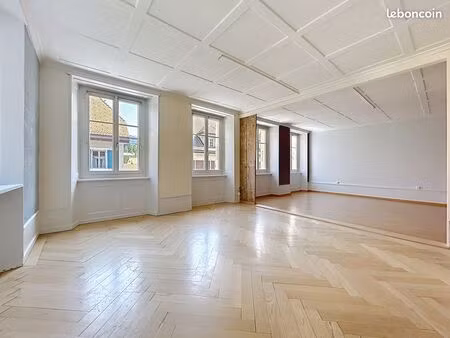spacieux duplex avec cachet dans ancienne maison de maître - le locle