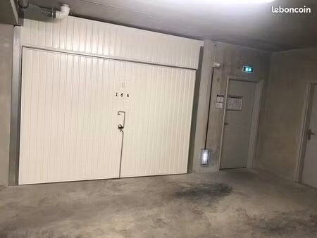 large box fermé - proche tram 2