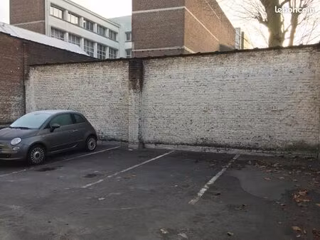 place de parking extérieure au 99 rue ratisbonne