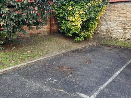 parking résidentiel privé extérieur