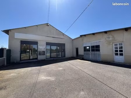 garage 800 m² le bouchaud