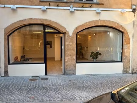 local commercial (murs) + plateau