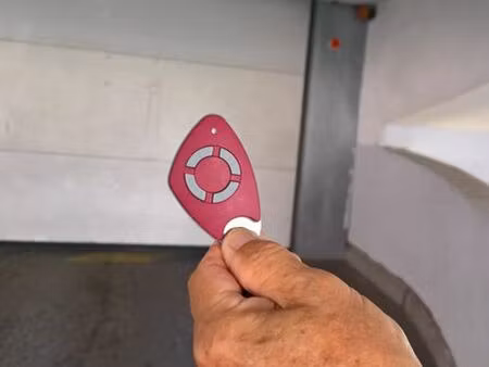 parking 12m² plein centre ville du lavandou